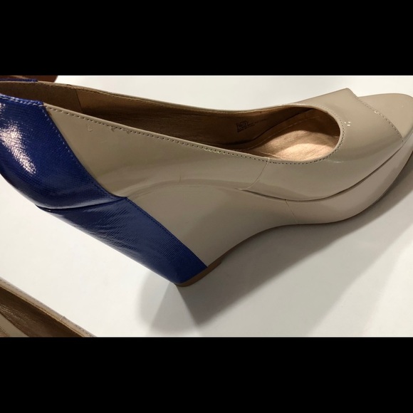 BCBGeneration Blue & Nude Peep Toe Wedge Heel Sz 7 - Picture 6 of 8
